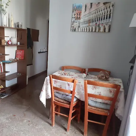 Eleni's House-near The Old Railway Station Apartment *