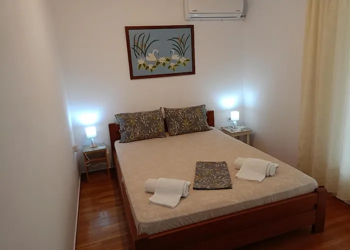 Eleni's House-near The Old Railway Station Apartmán *