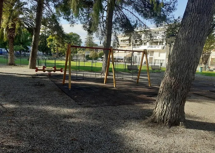 Eleni's House-near The Old Railway Station Apartmán *